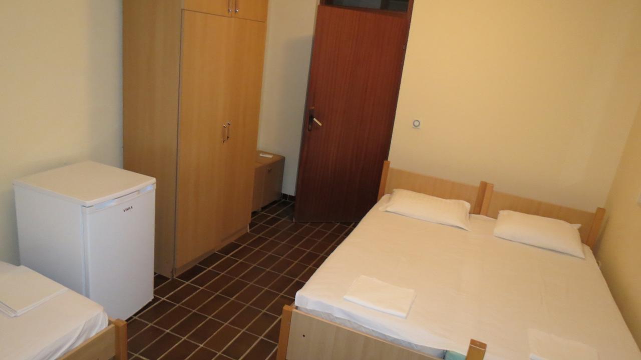 Guesthouse Obala Sutomore Bagian luar foto