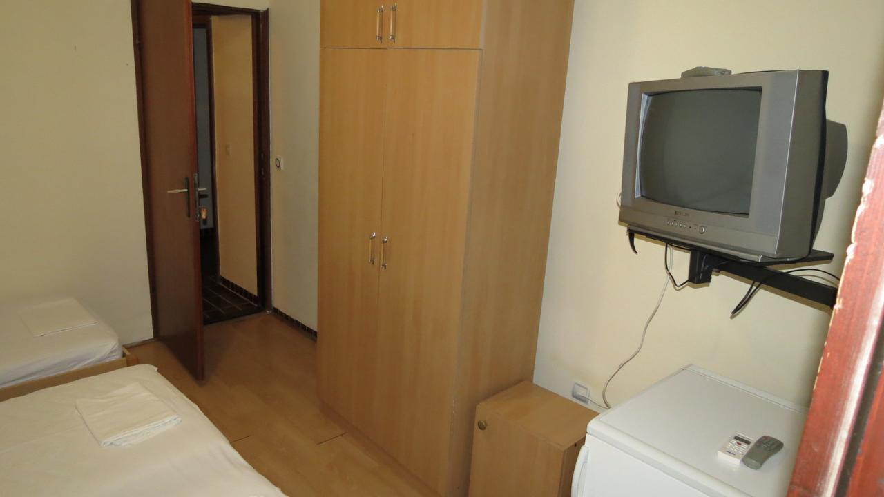 Guesthouse Obala Sutomore Bagian luar foto