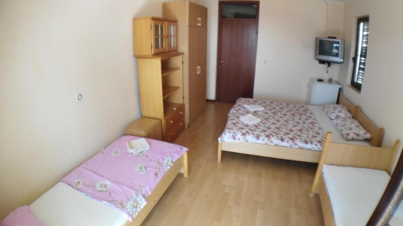 Guesthouse Obala Sutomore Bagian luar foto