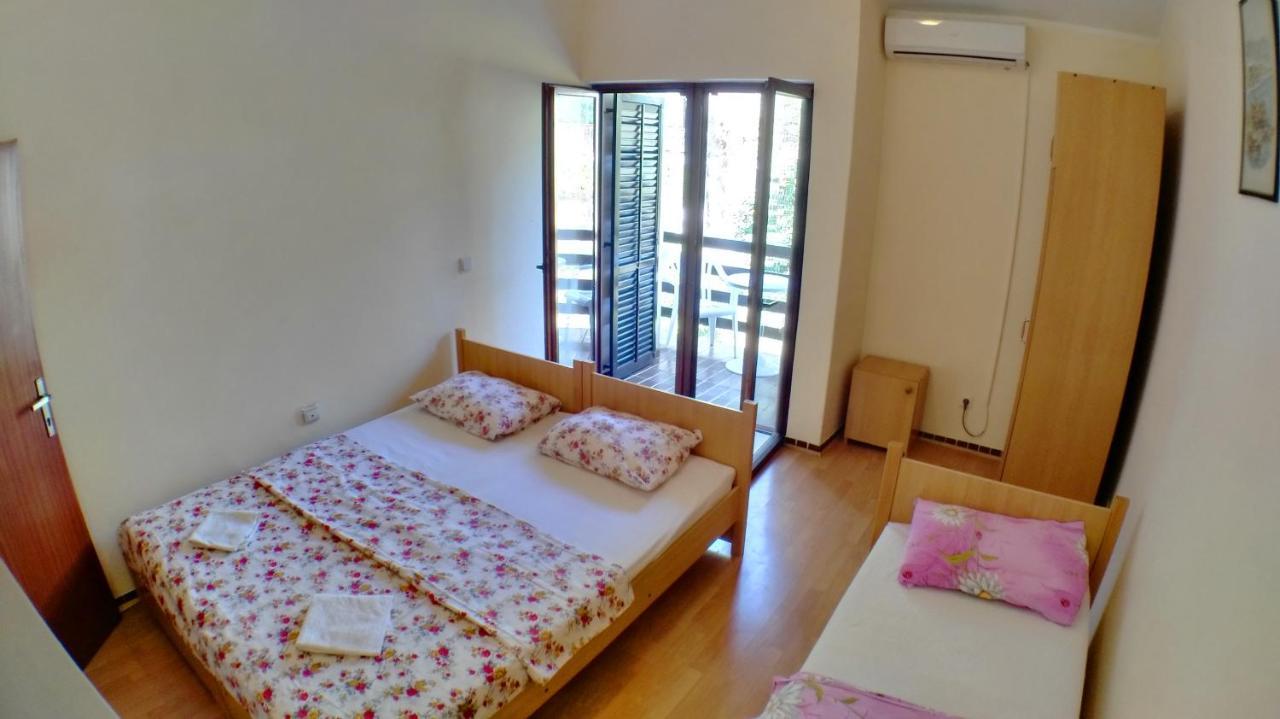 Guesthouse Obala Sutomore Bagian luar foto
