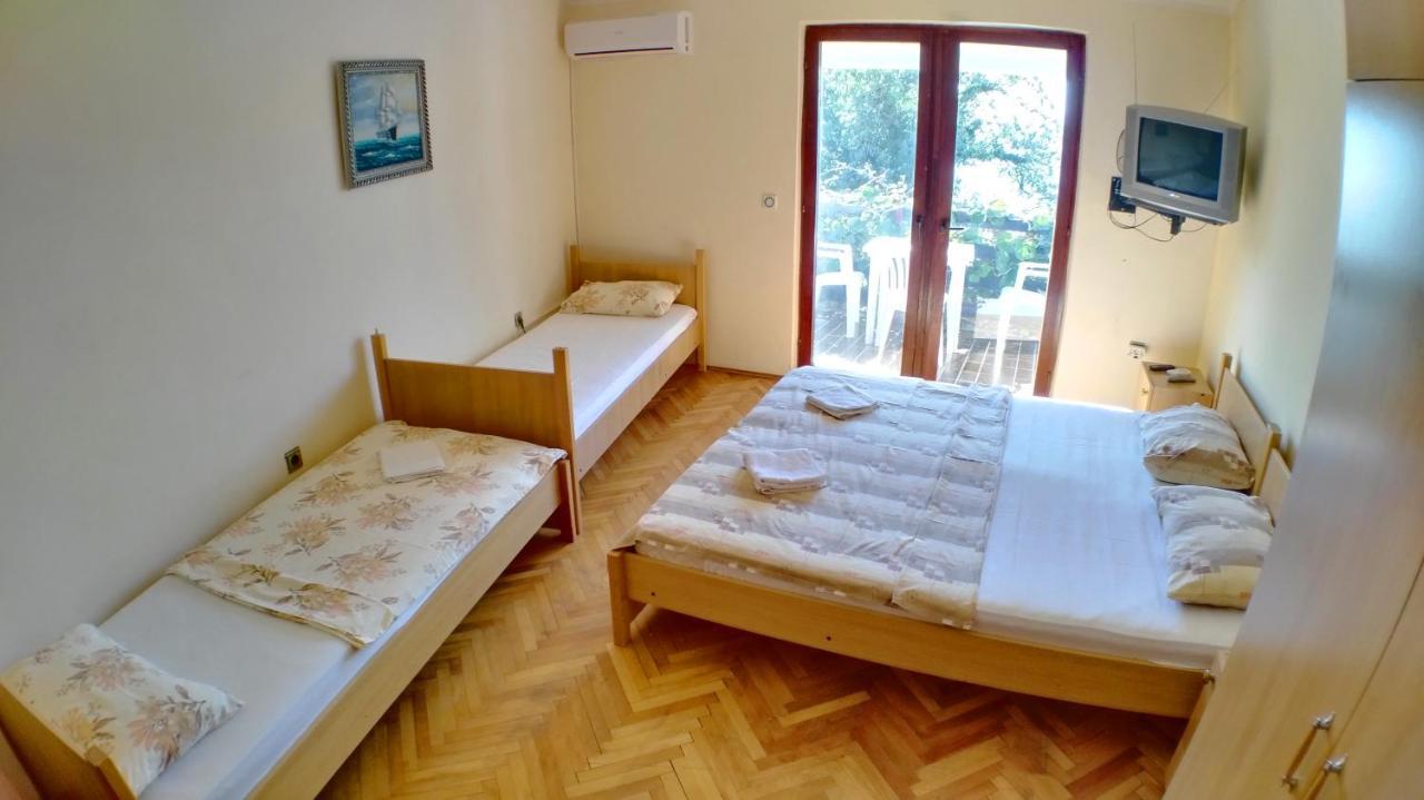 Guesthouse Obala Sutomore Bagian luar foto