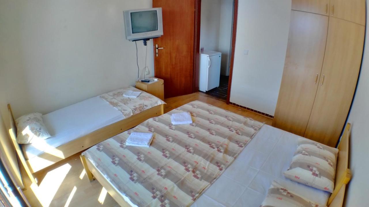 Guesthouse Obala Sutomore Bagian luar foto