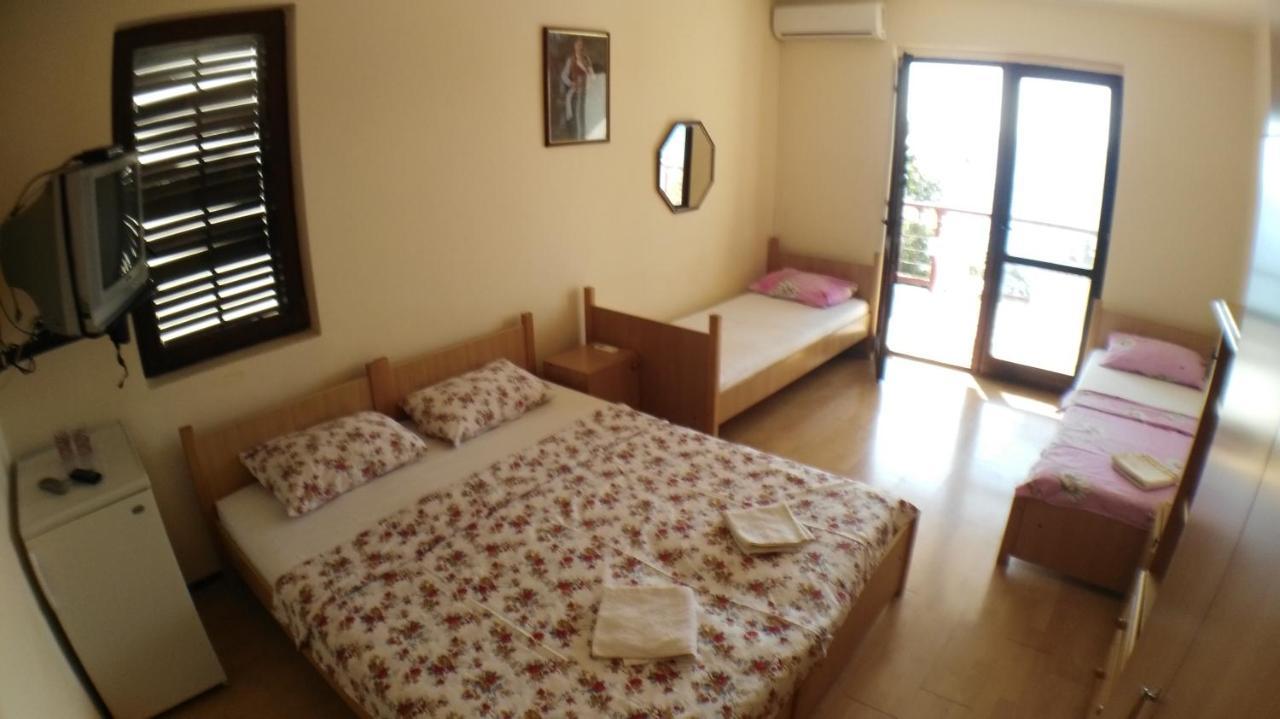 Guesthouse Obala Sutomore Bagian luar foto