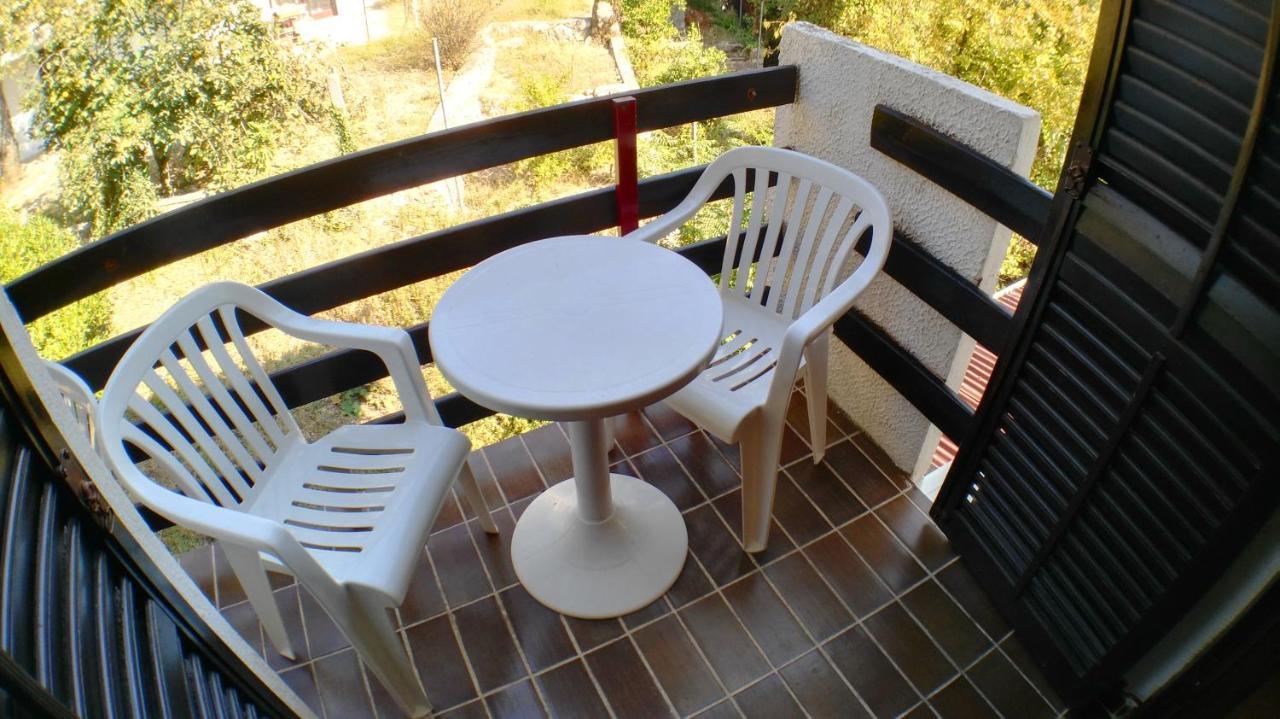 Guesthouse Obala Sutomore Bagian luar foto