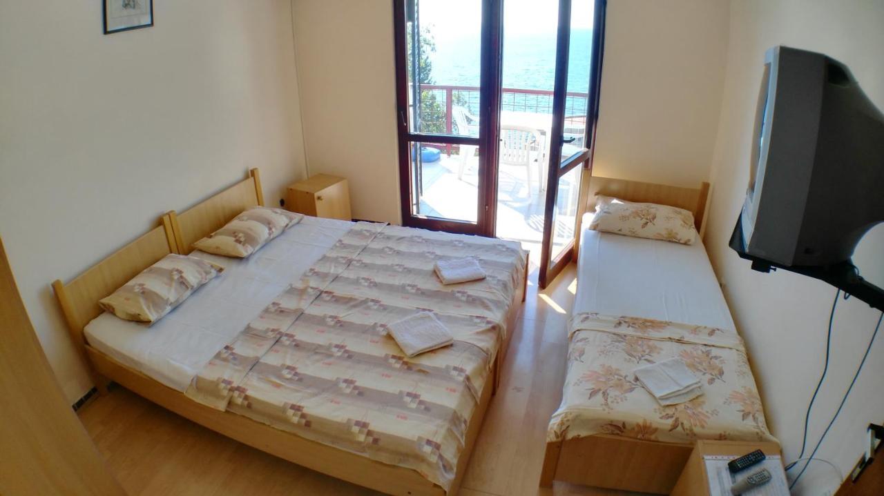 Guesthouse Obala Sutomore Bagian luar foto