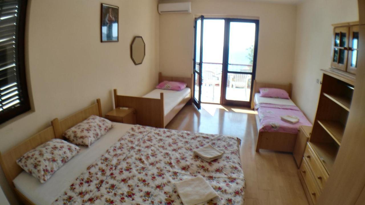 Guesthouse Obala Sutomore Bagian luar foto